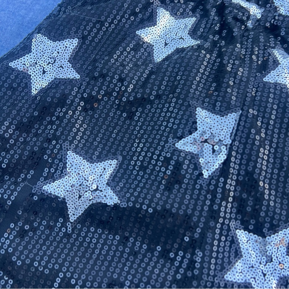 Lulu’s Black/Silver Sequined Star Patterned Micro… - image 2